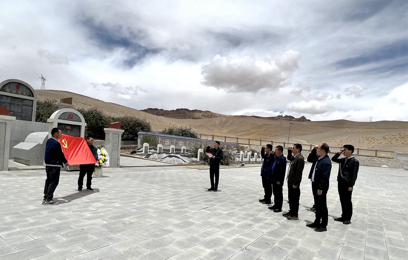 重溫入黨誓詞，弘揚 &ldquo;五種精神&rdquo; ----集團公司考察組臨時黨支部與區研院西藏分公司黨支部共同舉行主題黨日活動